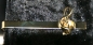 Mobile Preview: goldene Krawattennadel mit goldfarbenem Viiolinschlüssel